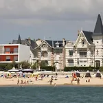 Accès Direct à La *