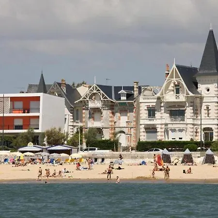 Accès Direct à La *