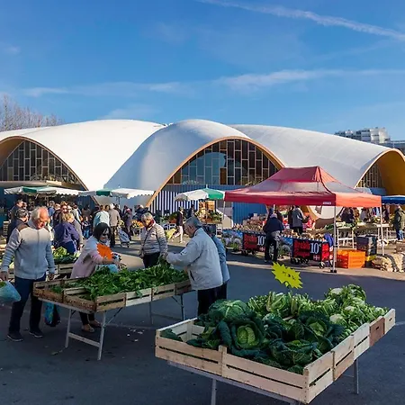 Апартаменти Acces Direct A La Руаян