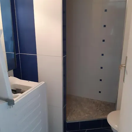 Accès Direct à La *